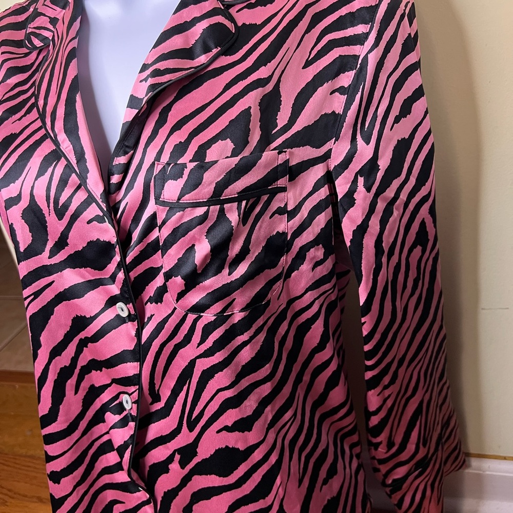 Victoria’s Secret women pajamas top. Size Xs - Picture 2 of 12